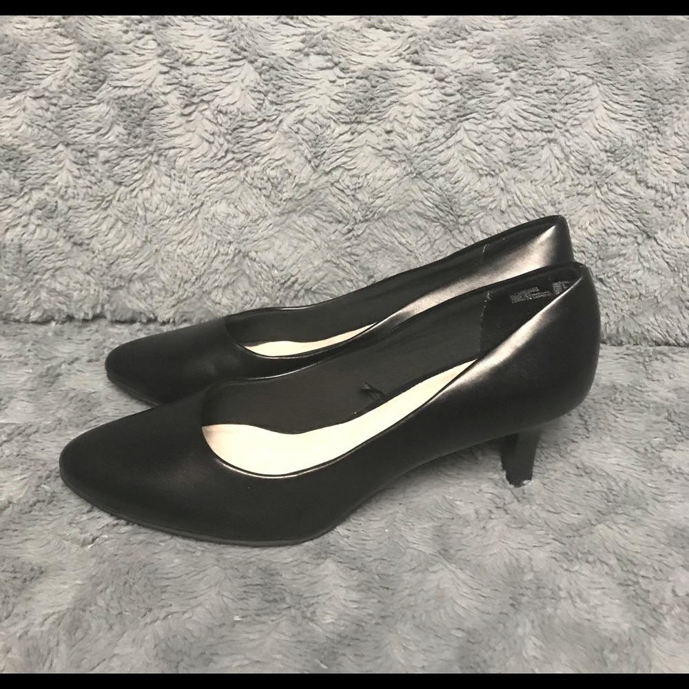 George heels - Picture 2 of 6
